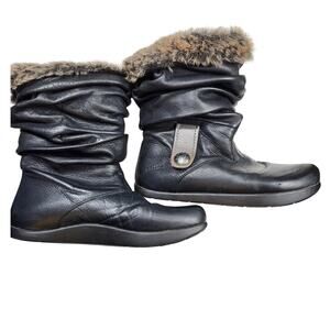 Earth Shannon black leather boots g a faux fur lining buckle strap Women size 8B
